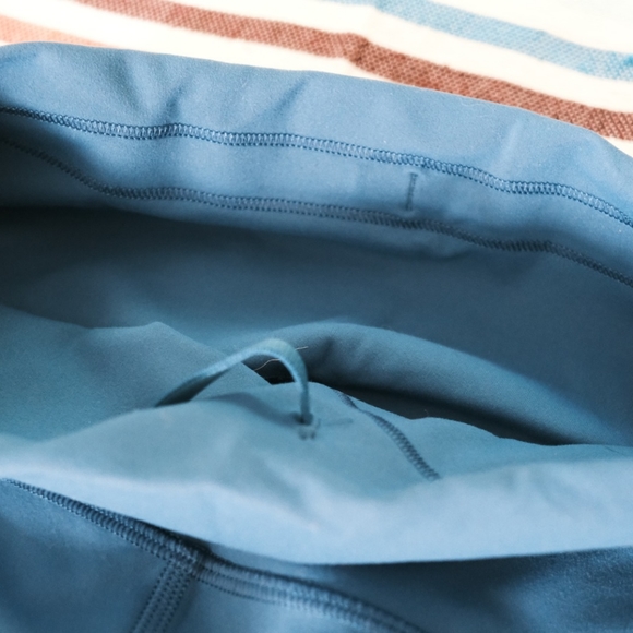 Lululemon sz 4 wunder train HR - Picture 3 of 6